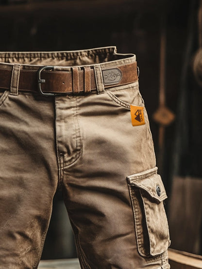 Flap cargo pockets of the khaki shorts