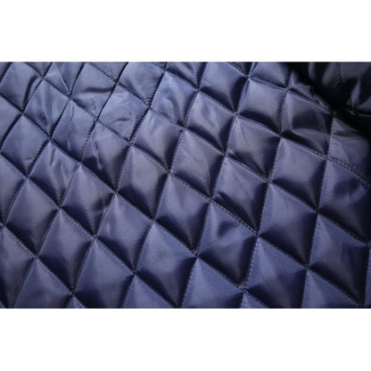 Diamond-quilted lining of the overcoat